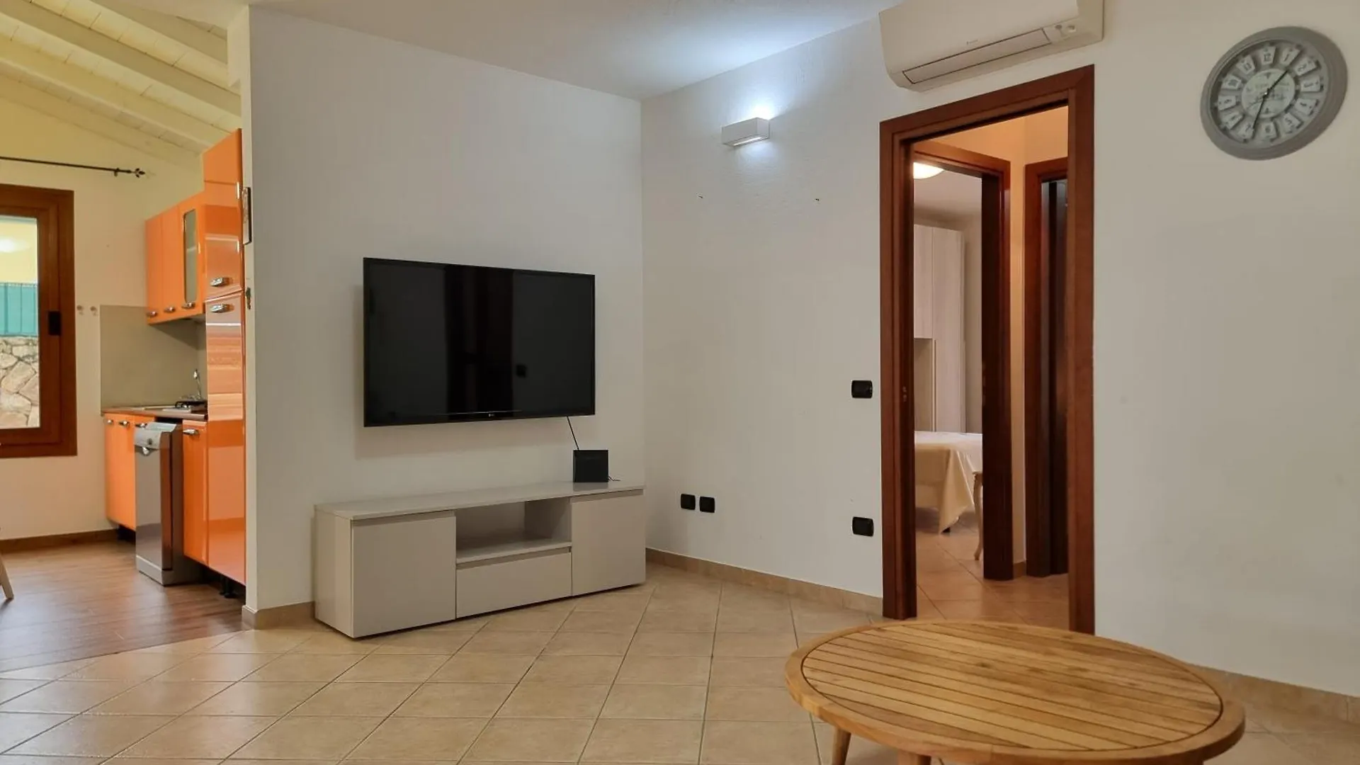 Res S'Abbaida C1 Con Piscina Privata Villa Tanaunella Italy